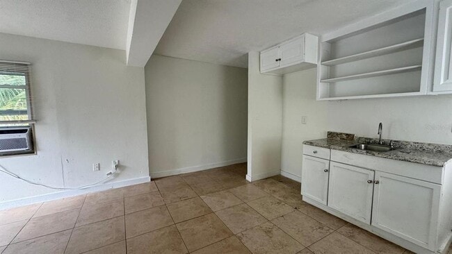 Building Photo - 715 Quill St