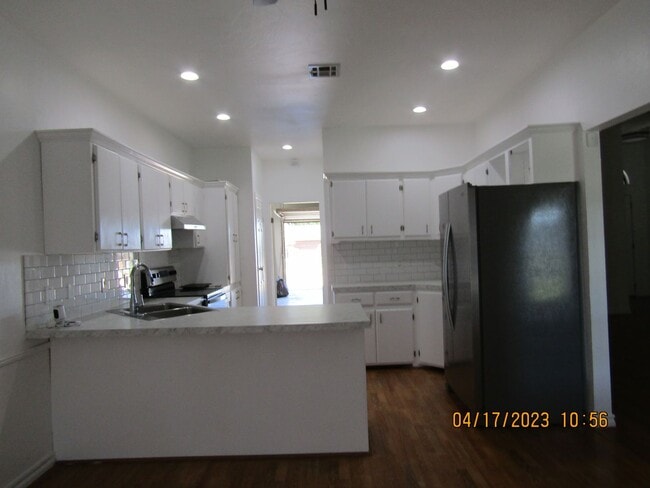 Building Photo - 4104 SW Wendy Dr