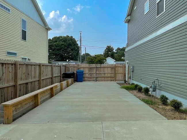 Building Photo - 1849 Steve Ln