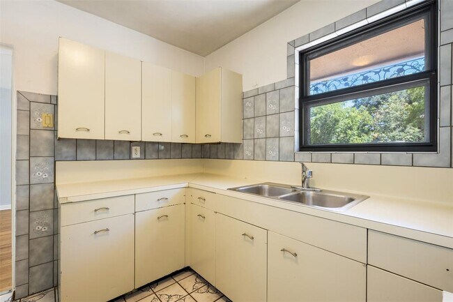 Building Photo - 1401 Kirkwood Rd