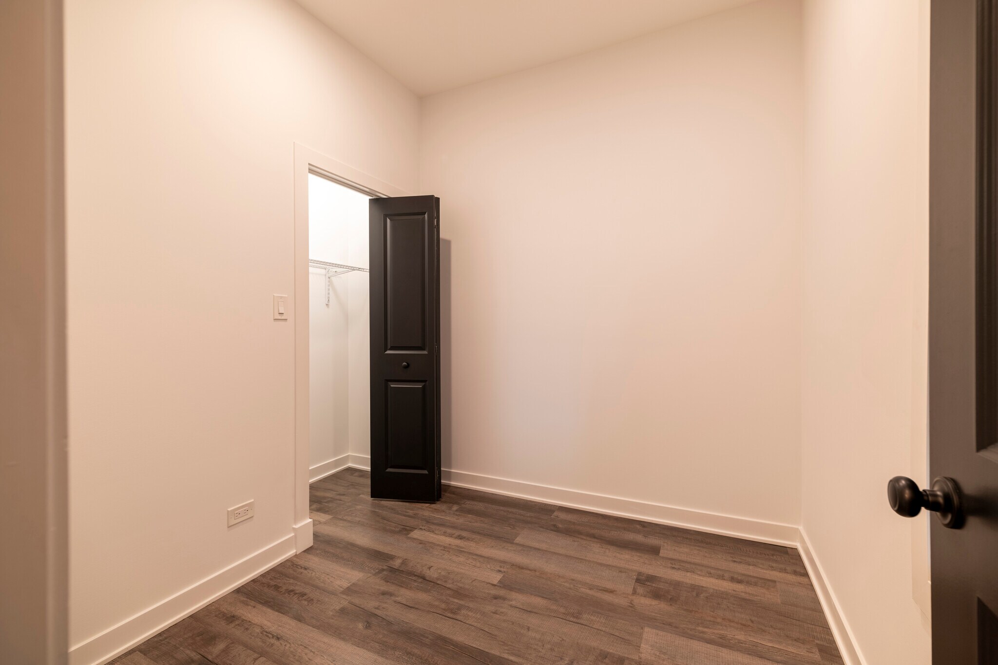 Building Photo - 905 S Miller St