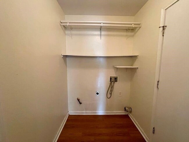 Building Photo - 205 Juniper Dr