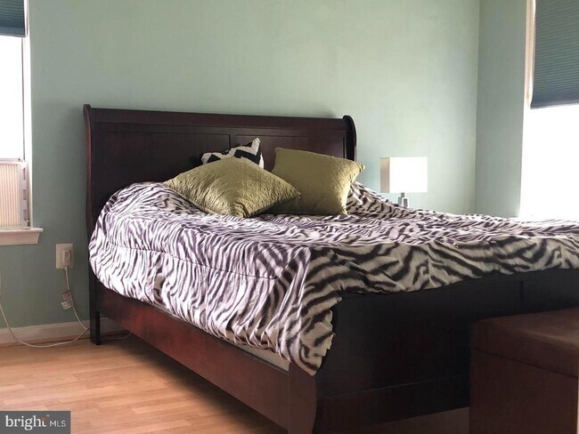 Building Photo - 1055 Gardenview Loop