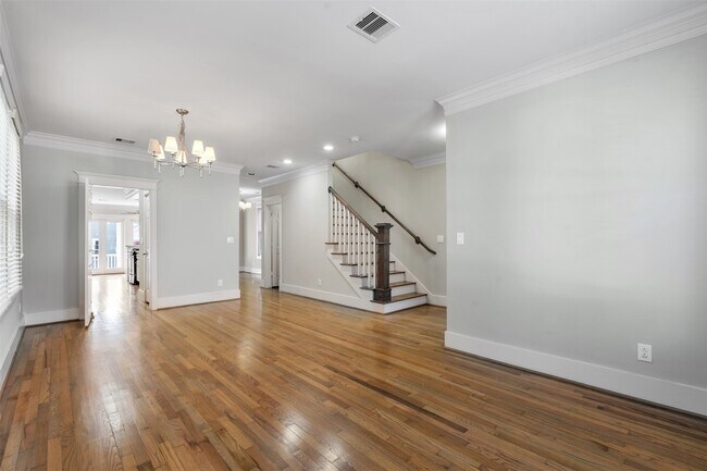 Building Photo - 434 W 27th St