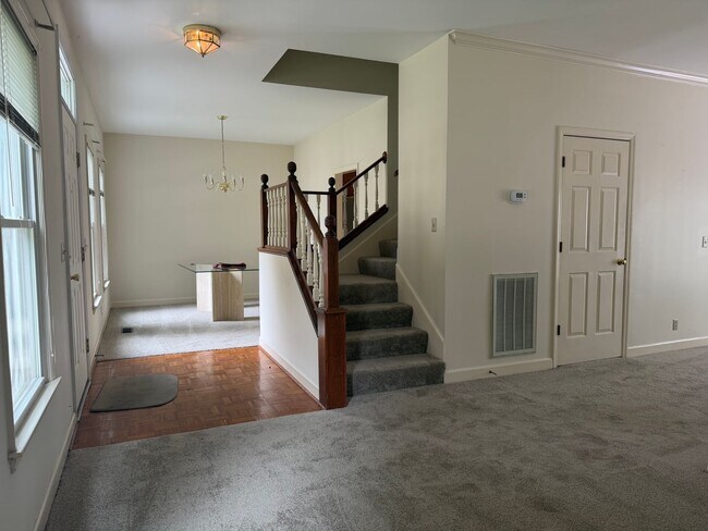 Building Photo - 7033 Northridge Dr