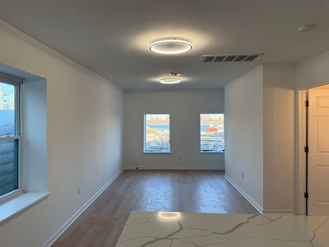 Building Photo - 9007 Riverside Pl