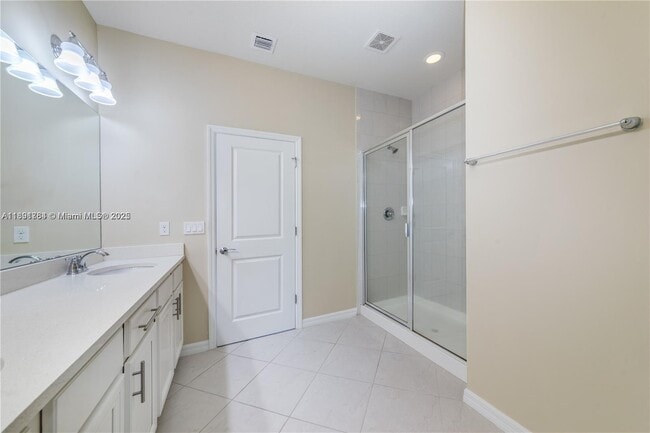 Building Photo - 925 Banyan Dr