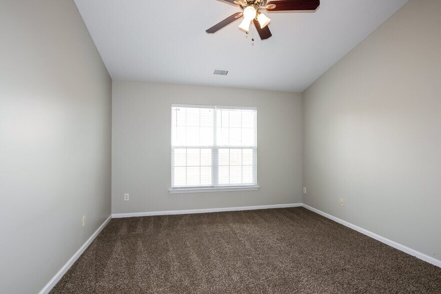 Building Photo - 8433 Appledale Dr