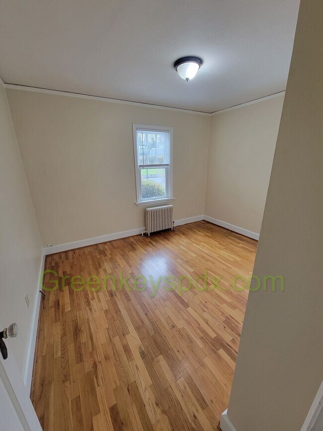 Building Photo - Beautiful 2 Bedroom 1 Bath House with Atta...