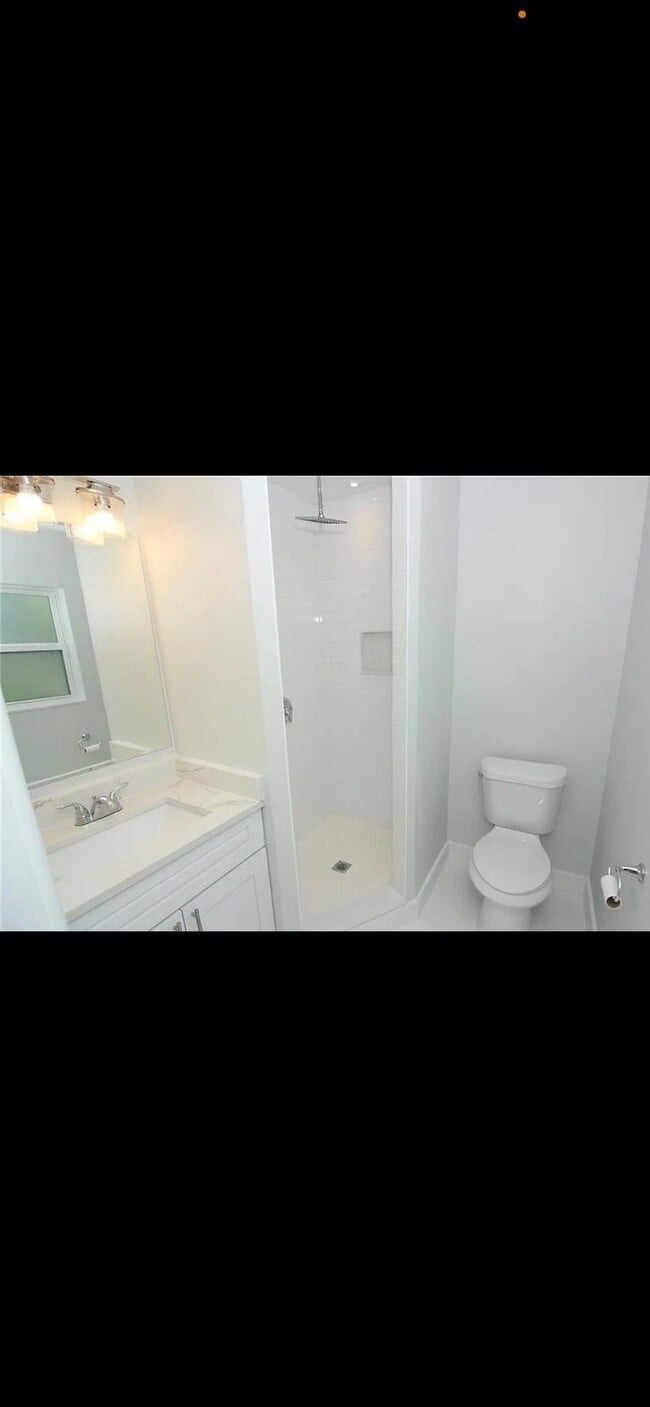 Building Photo - 617 Dunraven Dr