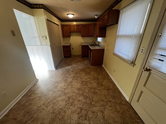 Building Photo - 9616 Elm Lake Dr