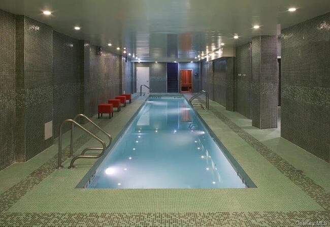 Building Photo - 925 Pacific St