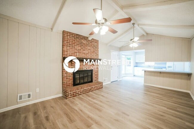 Building Photo - 3 Bedroom Pet-Friendly Home in INDEPENDENCE, MO with Main Street Renewal
