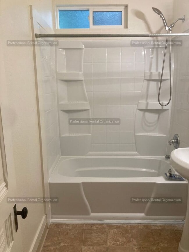 Building Photo - One bedroom Gem in Heart of Quaint, Historic West Petaluma