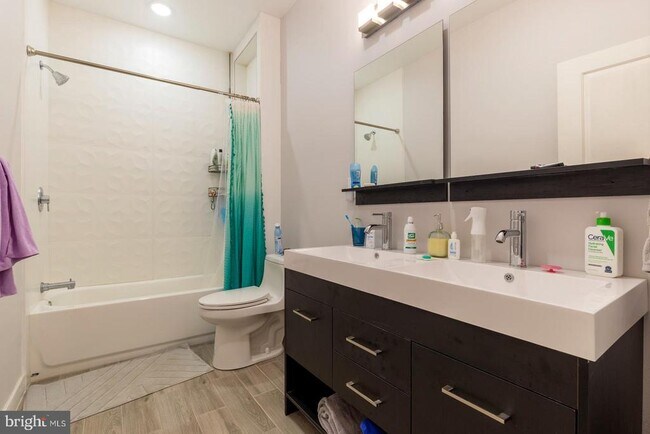 Building Photo - 1850 Frankford Ave