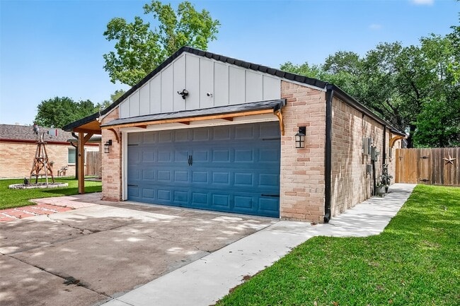 Building Photo - 19818 Packwood Dr