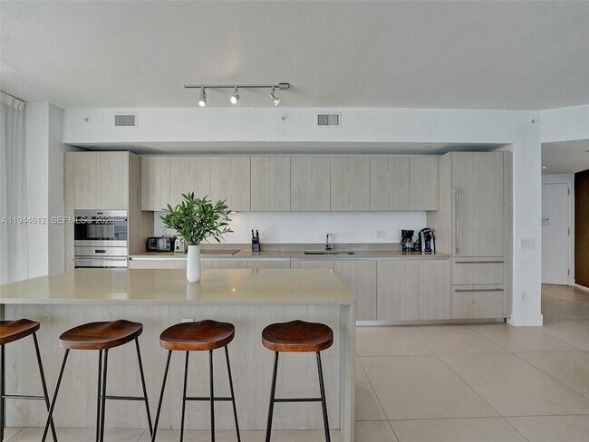 Building Photo - 4111 S Ocean Dr