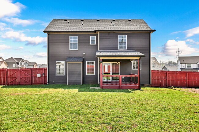 Building Photo - Close to Fort Campbell and MOVE IN READY!