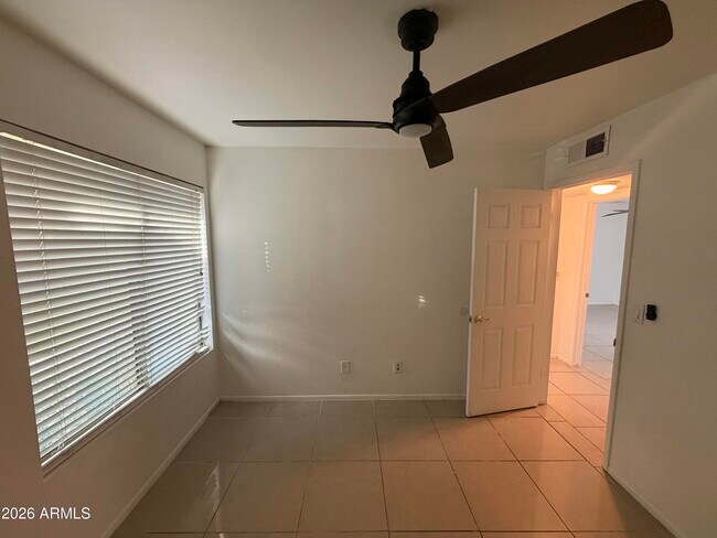Building Photo - 16015 N 47th Dr
