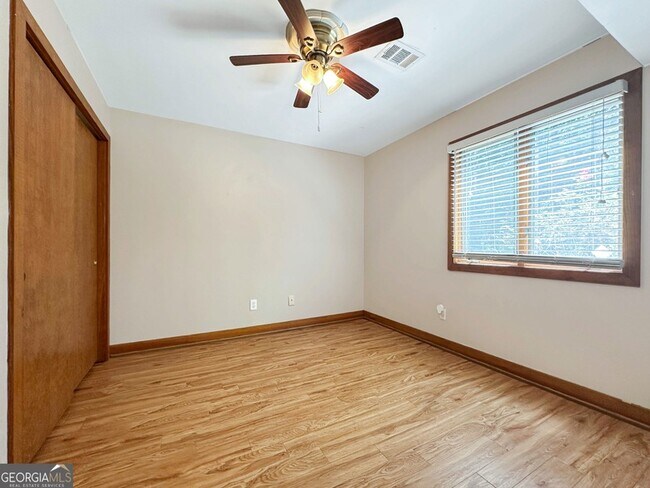 Building Photo - 10200 Rivertown Rd