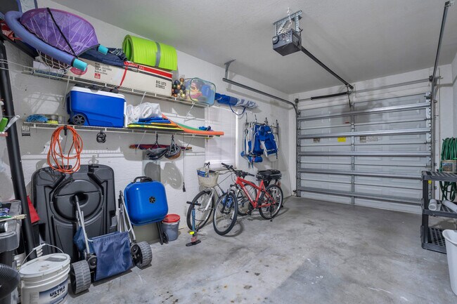 Building Photo - 28650 Carriage Home Dr