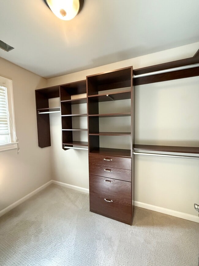 Building Photo - 2041 Mendenhall Cir