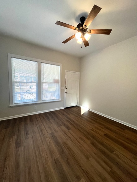 Building Photo - 711 S Jackson St