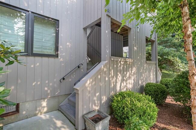 Building Photo - 61 Whitney Glen Dr