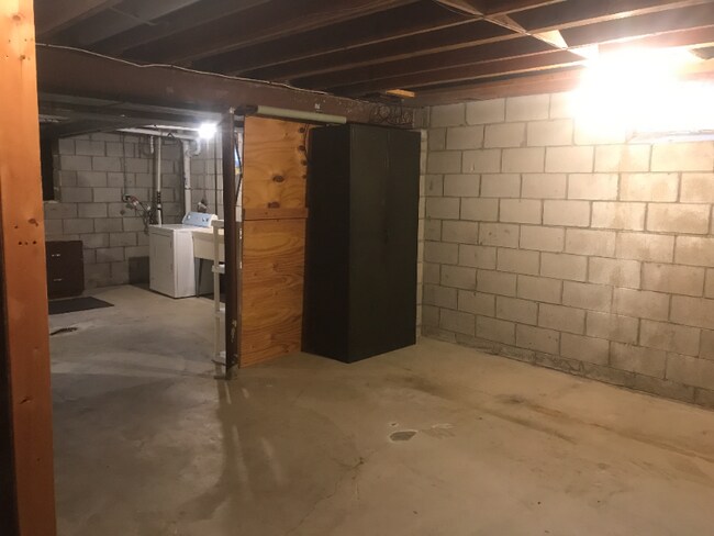 Building Photo - 2711 Albany Ct