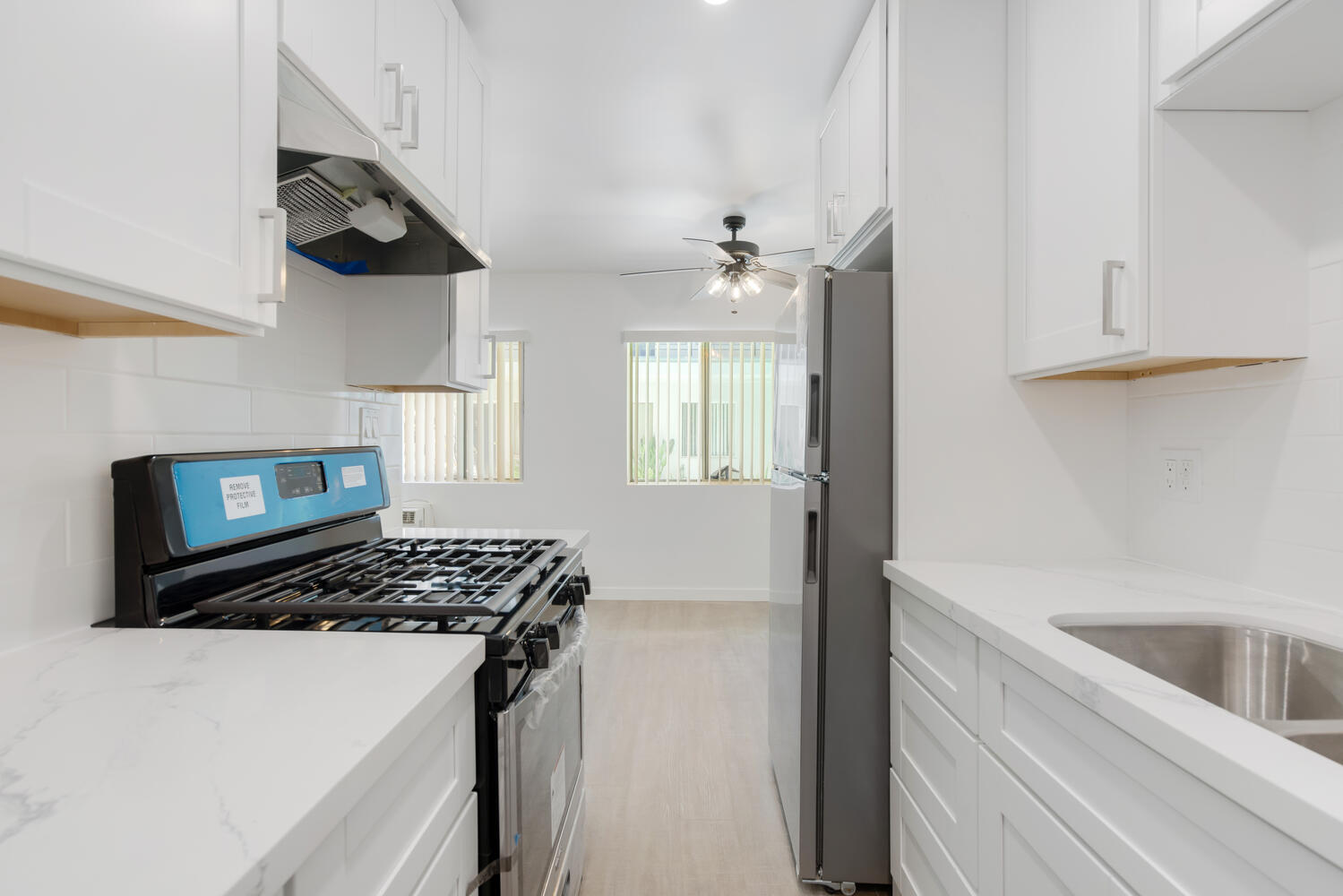 Building Photo - 323 E Chestnut St