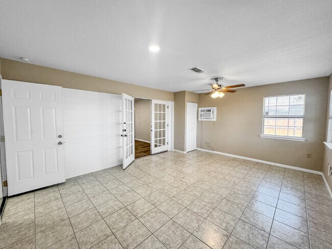 Building Photo - Welcome to Your New Rental in West San Antonio