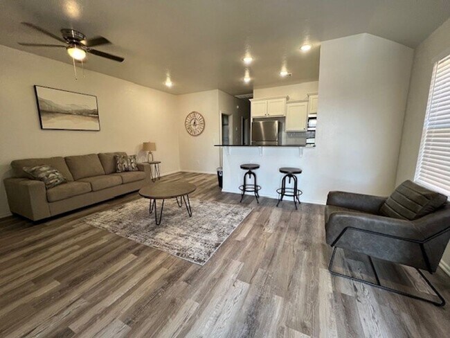 Building Photo - 1212 SW Oklahoma Ave