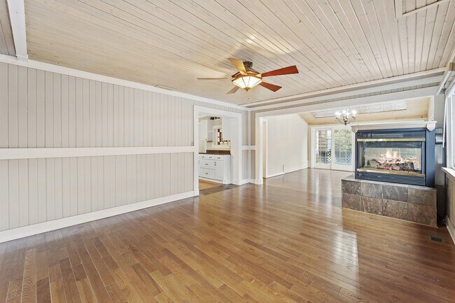 Building Photo - 9485 Waterman Dr