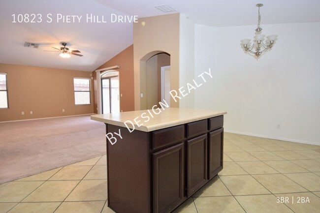 Building Photo - Rancho Del Lago 3 Bedroom 2 Bath + Den/Hom...