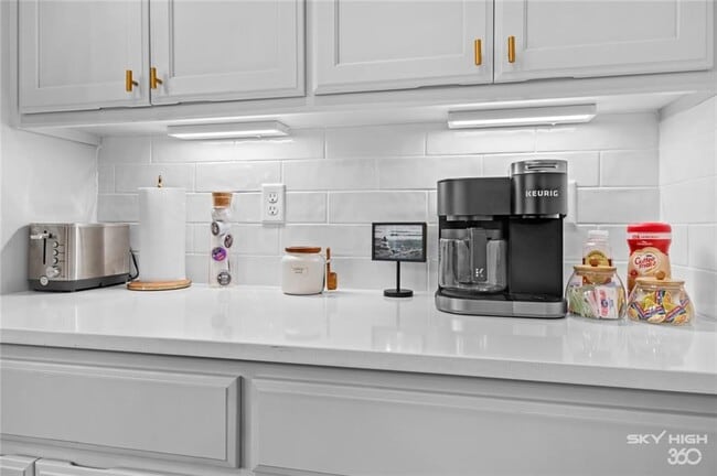 Building Photo - 5 Blandford Ln