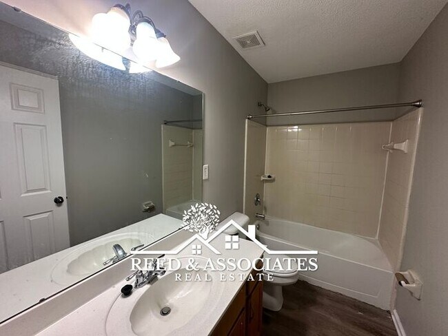Building Photo - 2-Story Home Located in Quiet Cove!