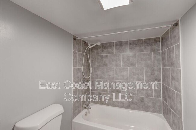 Building Photo - 4909 Edgemere Ave