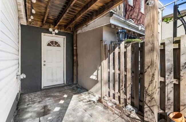 Building Photo - 65 Atlantic St