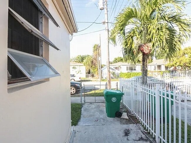 Building Photo - Renovated Shared Living: Private Unfurnished Room | Low Monthly Costs