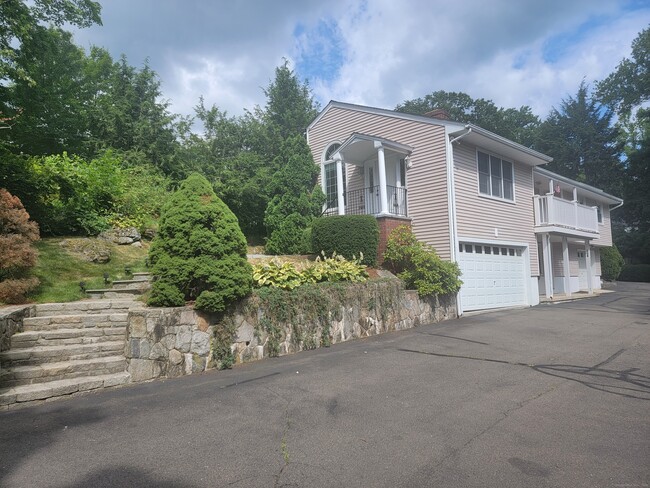 Building Photo - 115 Parade Hill Rd