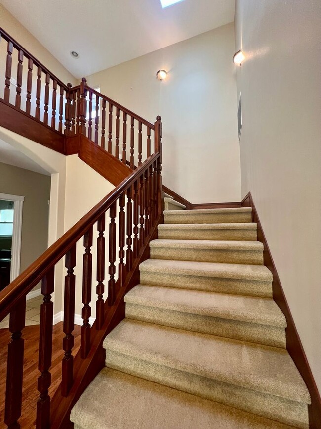 Building Photo - Beautiful 3 Bedroom in Private Community! HALF OFF FIRST MONTHS RENT!