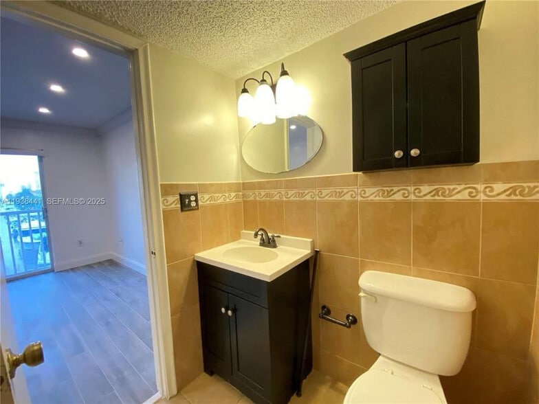 Building Photo - 17051 NE 35th Ave