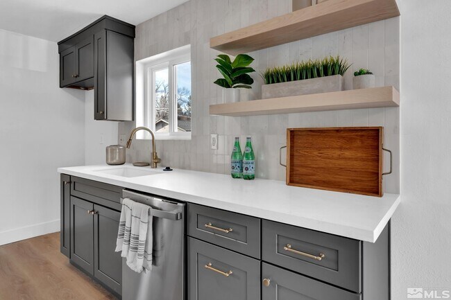 Building Photo - 402 Grand Canyon Blvd