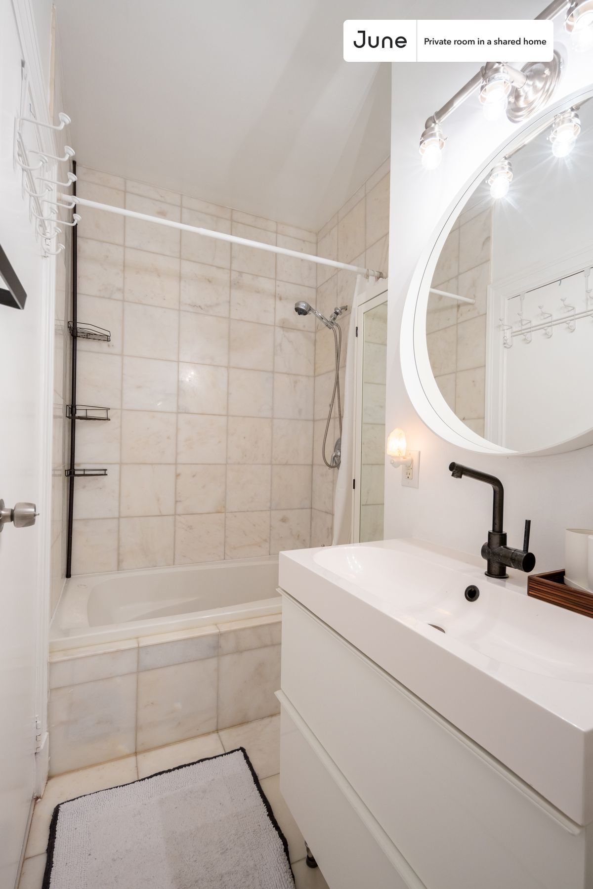 Building Photo - Room in Shared 3 bed/1 bath home