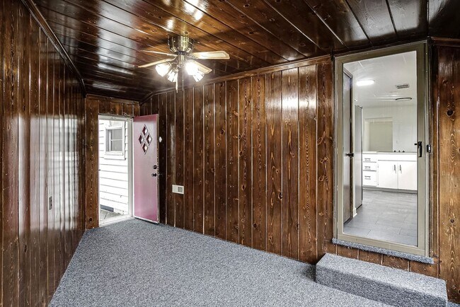 Building Photo - Beautiful 3-Bed, 2-Bath Home in West Omaha!