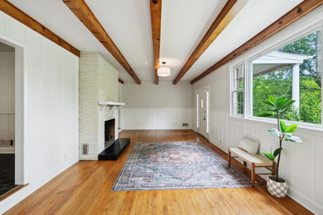 Building Photo - 1155 Ridge Hill Rd