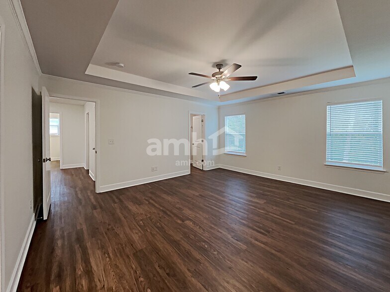 Building Photo - 4507 Tarpon Dr
