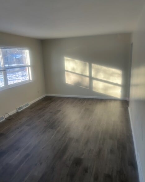 Building Photo - 4917 Sidney St