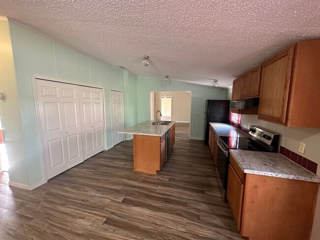 Building Photo - Beautiful home on 2.5 acres