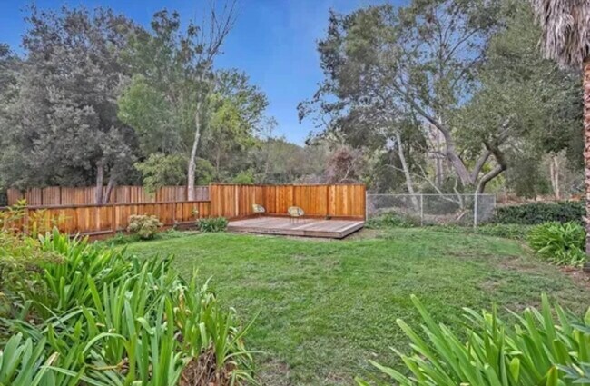 Building Photo - 280 Easy St